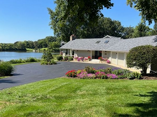 498 Lakepoint Drive , Barrington, IL 60010