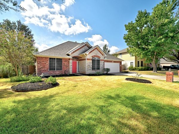 124 Stonehedge BLVD, Georgetown, TX 78626