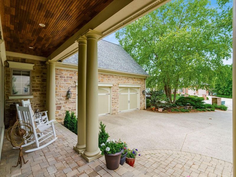 5692 Juliana Place, Columbus, OH 43235 Photo 8