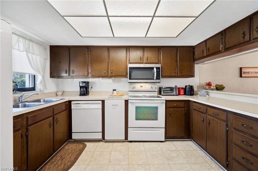 4640 Chantelle Dr, Unit N203, Naples, FL 34112 Photo