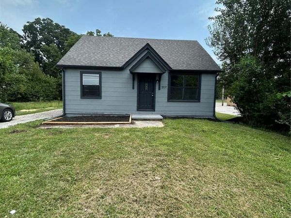 1819 Jerome Lane , Cahokia, IL 62206