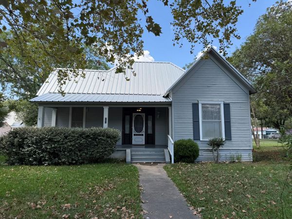 701 Garwood ST , Smithville, TX 78957