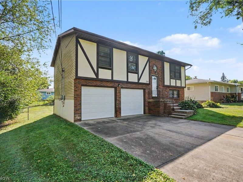 251 Caladonia Avenue, Akron, OH 44333 Photo 2
