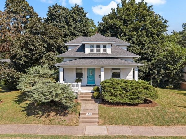 2706 OAK Street , Bettendorf, IA 52722