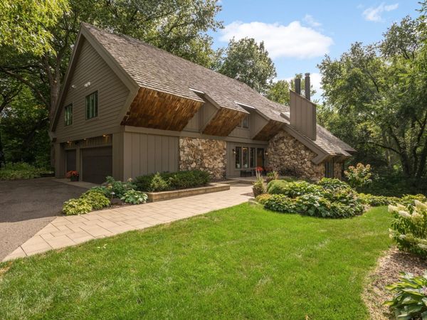 694 Maple Park Drive, Mendota Heights, MN 55118