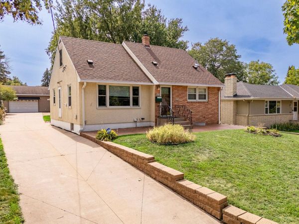 1554 Burns Avenue, Saint Paul, MN 55106