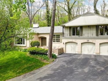 419 Oakmead Place, Oakwood, OH 45419