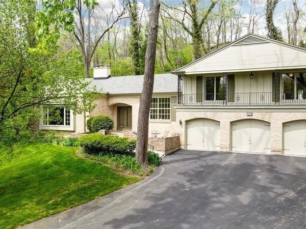 419 Oakmead Place, Oakwood, OH 45419