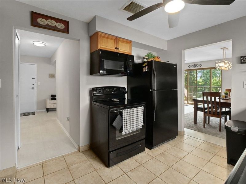 18501 Hilliard Boulevard, Unit 317, Rocky River, OH 44116 Photo 13