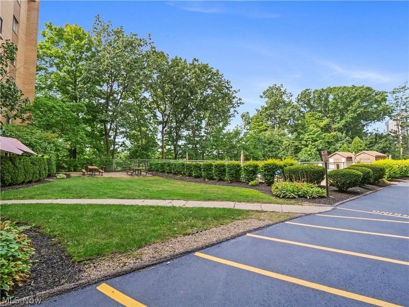 18501 Hilliard Boulevard, Unit 317, Rocky River, OH 44116 Photo 24