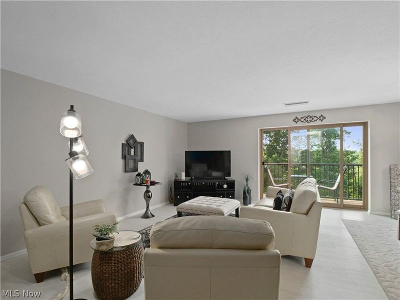 18501 Hilliard Boulevard, Unit 317, Rocky River, OH 44116 Photo 5