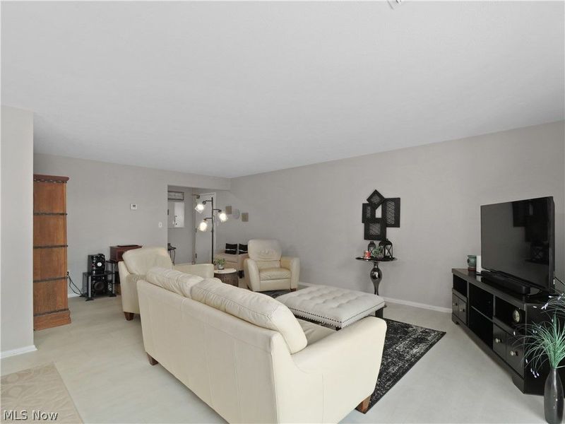 18501 Hilliard Boulevard, Unit 317, Rocky River, OH 44116 Photo 6
