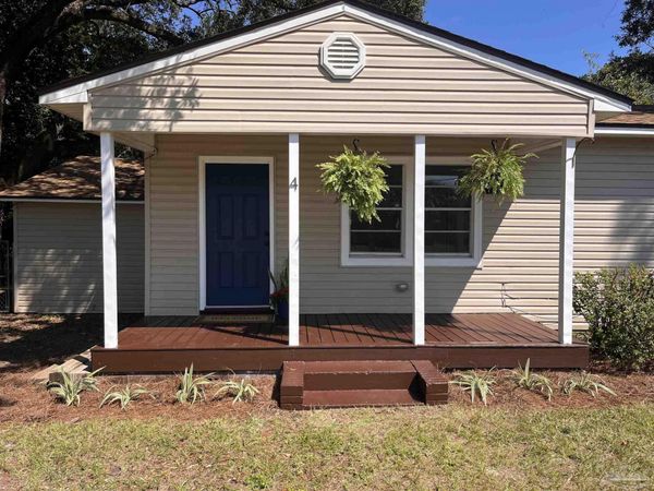 4 Mindoro Cir, Pensacola, FL 32507