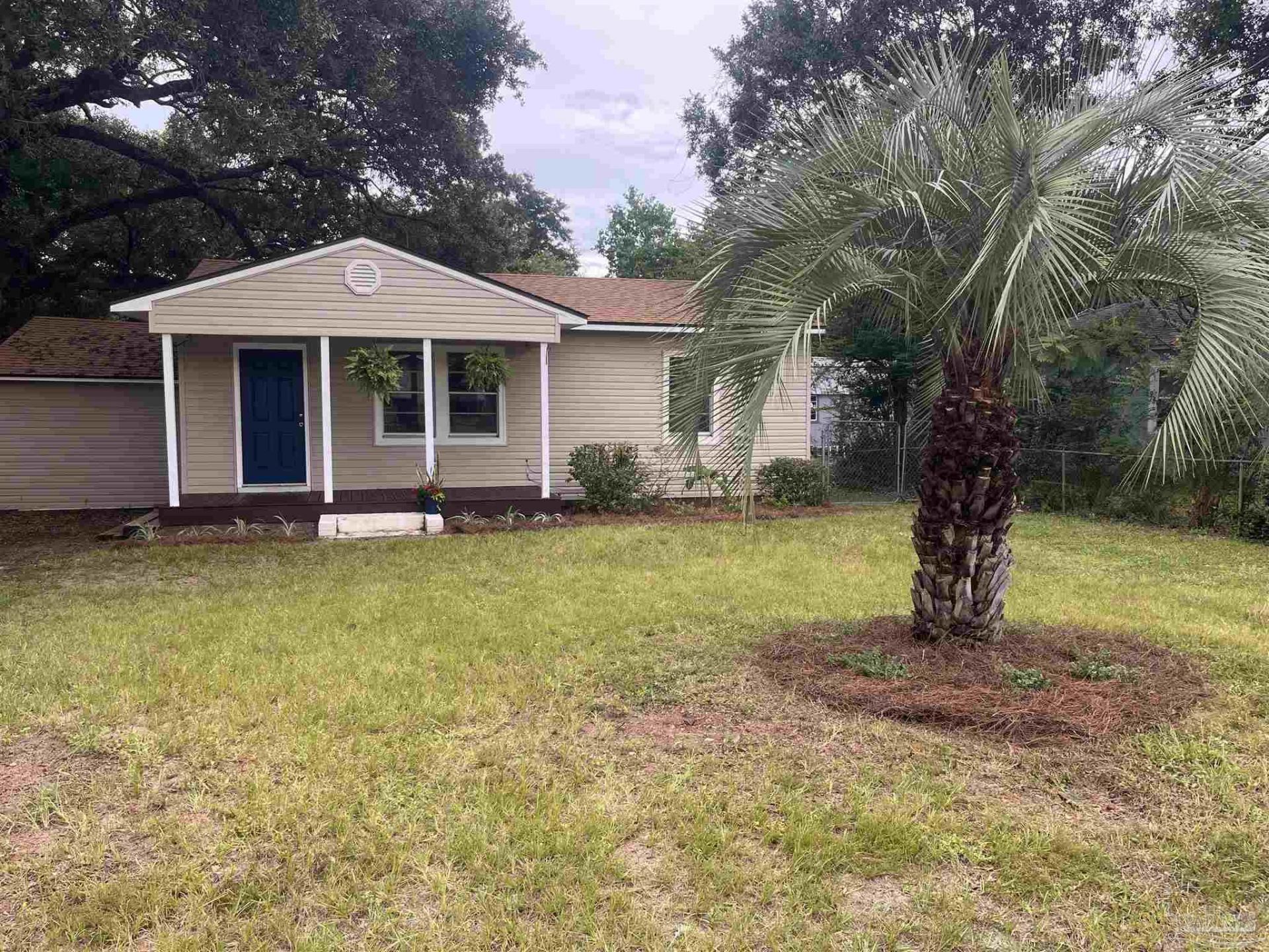 4 Mindoro Cir, Pensacola, FL 32507 Main Photo