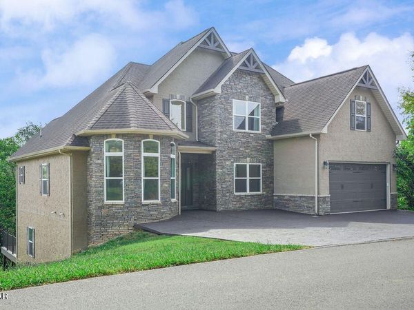 1202 Foxwood Drive, Sevierville, TN 37862