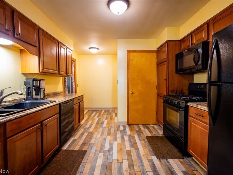 2835 S Schenley Avenue, Youngstown, OH 44511 Photo 2