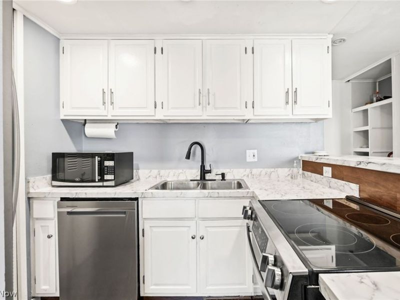 28 Valley Forge Lane, Unit 2A, Elyria, OH 44035 Photo 7