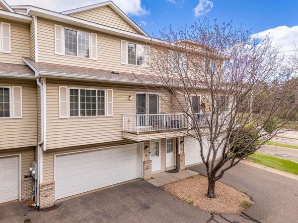 1555 County Road D E, Unit B, Maplewood, MN 55109