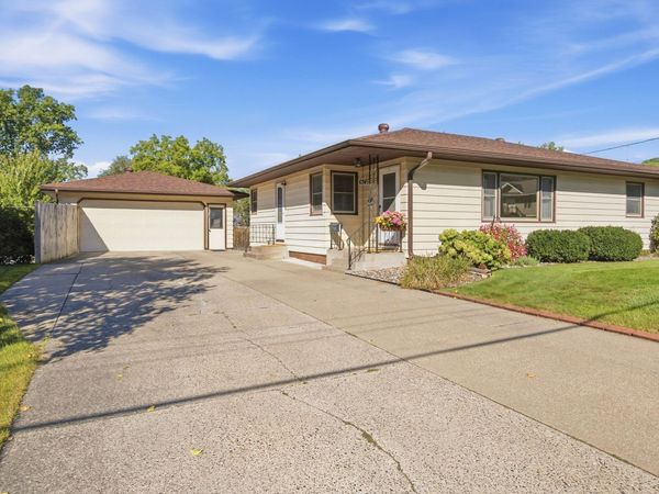 415 N 6th Ave, Onalaska, WI 54650