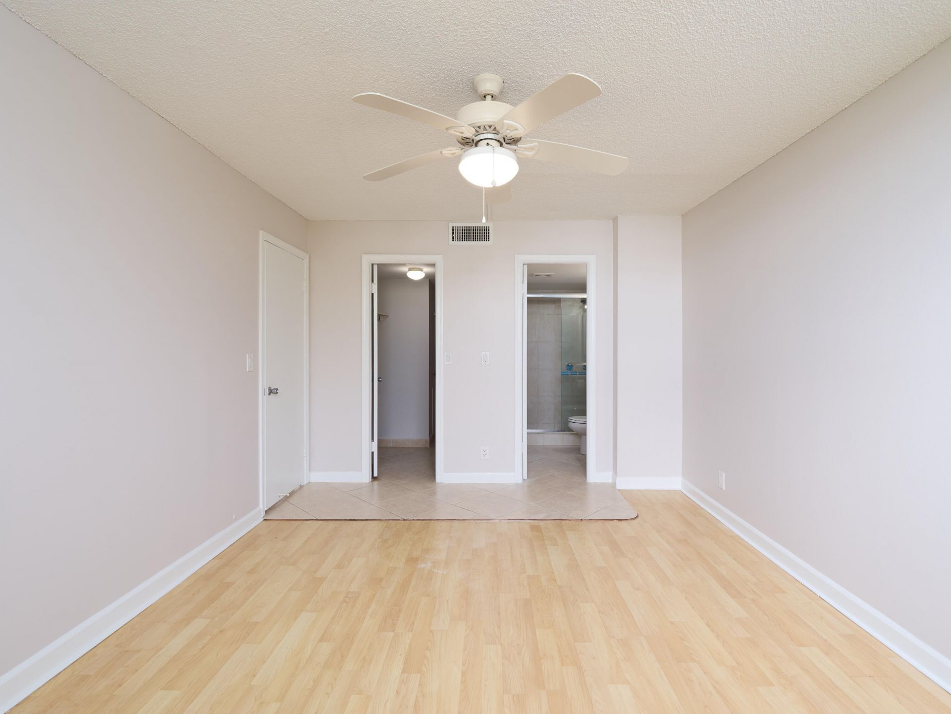 104 Paradise Harbour Boulevard, Unit 402, North Palm Beach, FL 33408 Photo