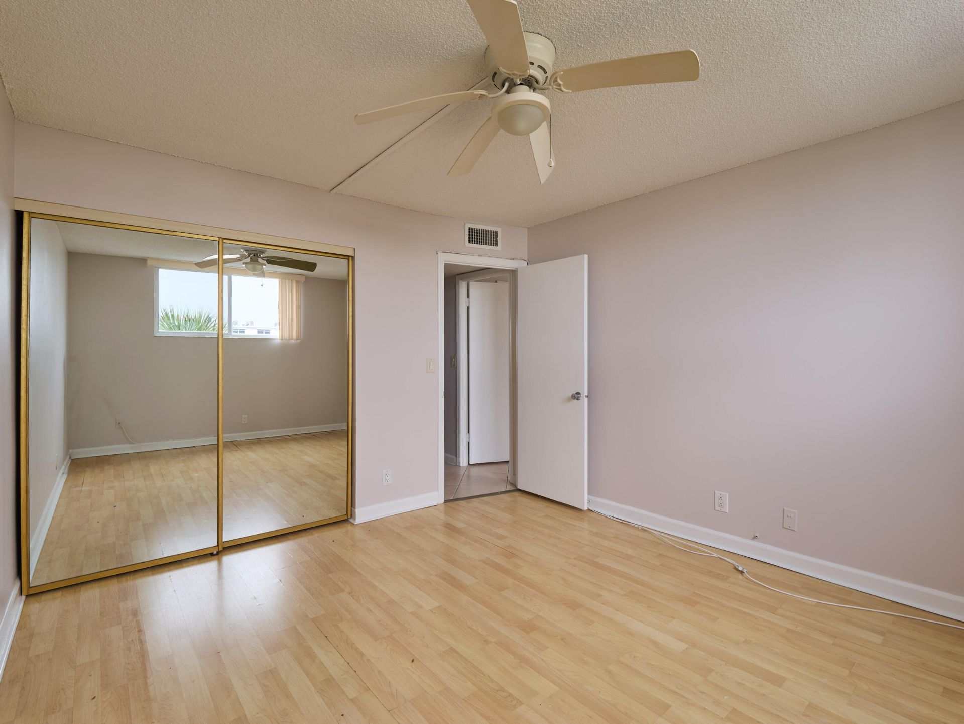 104 Paradise Harbour Boulevard, Unit 402, North Palm Beach, FL 33408 Photo