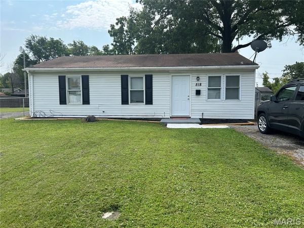 518 Saint James Drive , Cahokia, IL 62206
