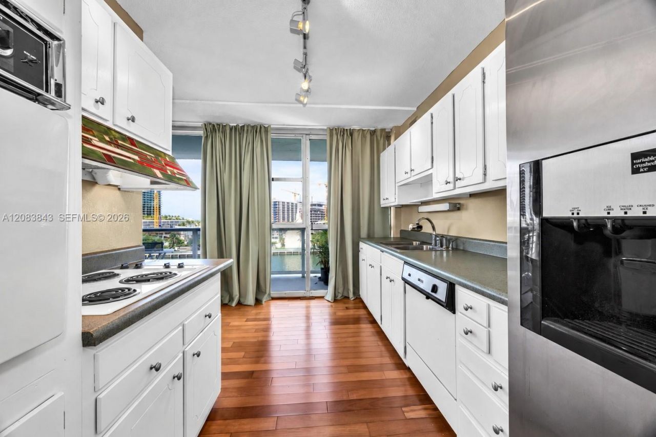 900 Bay Dr, Unit 601, Miami Beach, FL 33141 Photo
