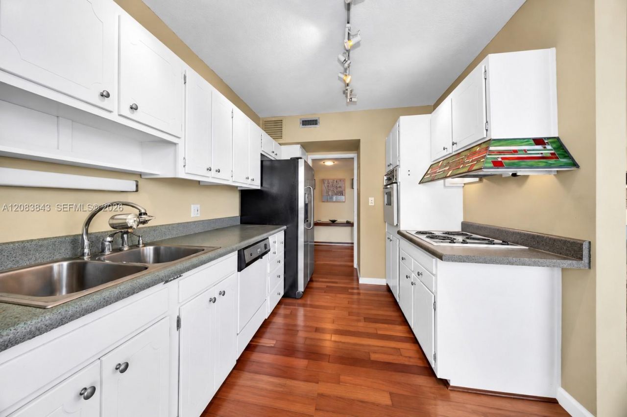 900 Bay Dr, Unit 601, Miami Beach, FL 33141 Photo