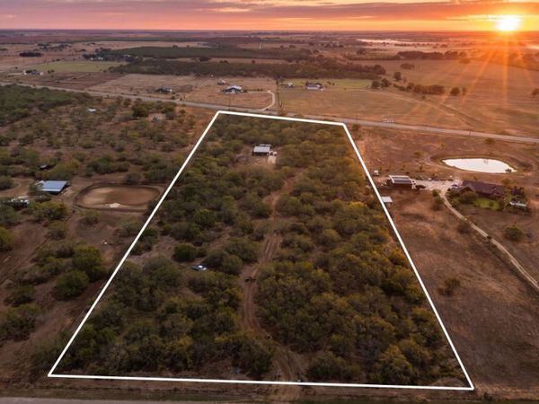 812 County Road 415, Stockdale, TX 78160