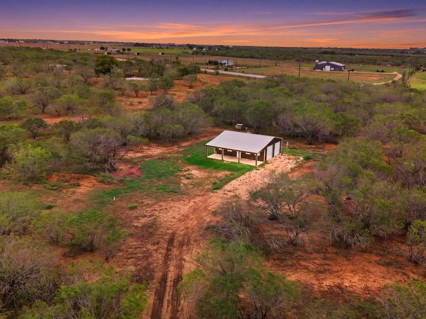812 County Road 415, Stockdale, TX 78160