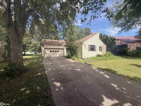 1009 Southview Drive, Fairfield, IA 52556