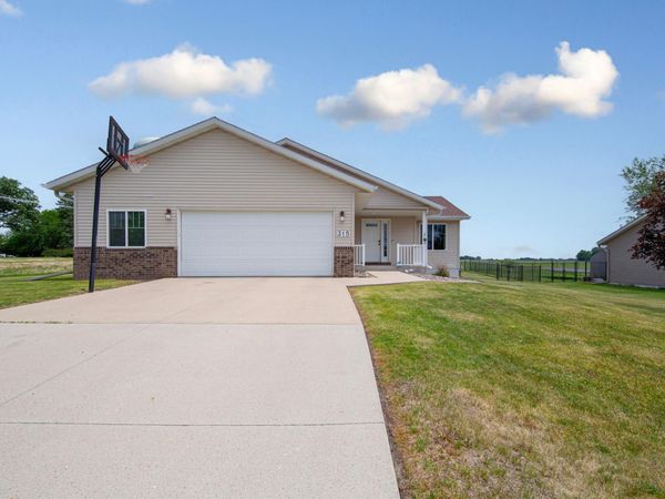 315 Hazeltine Avenue NE, Owatonna, MN 55060