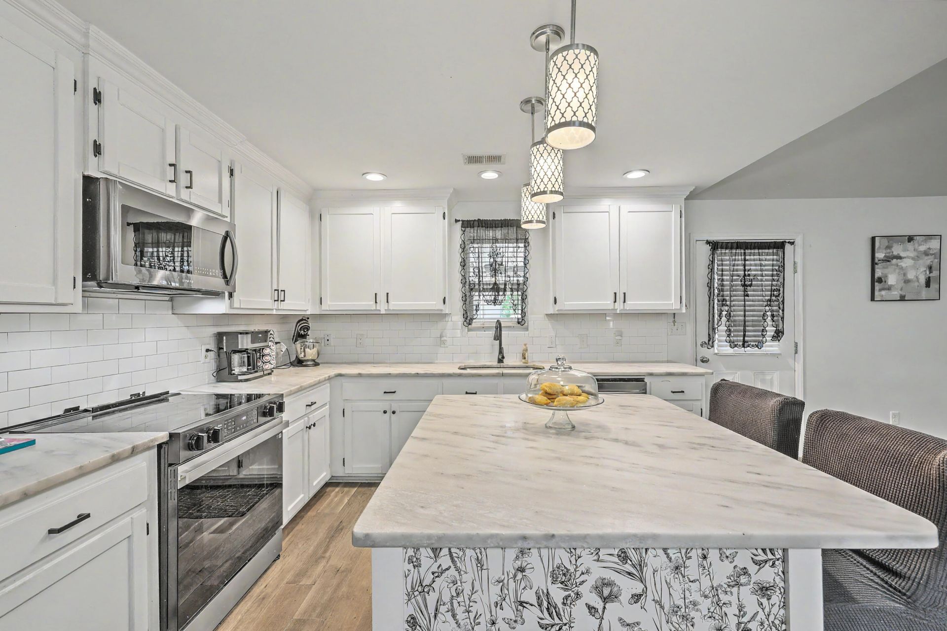 320 Harry Lane Photo 11