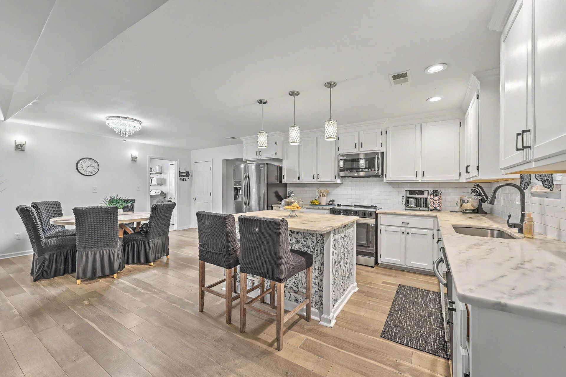 320 Harry Lane Photo 13