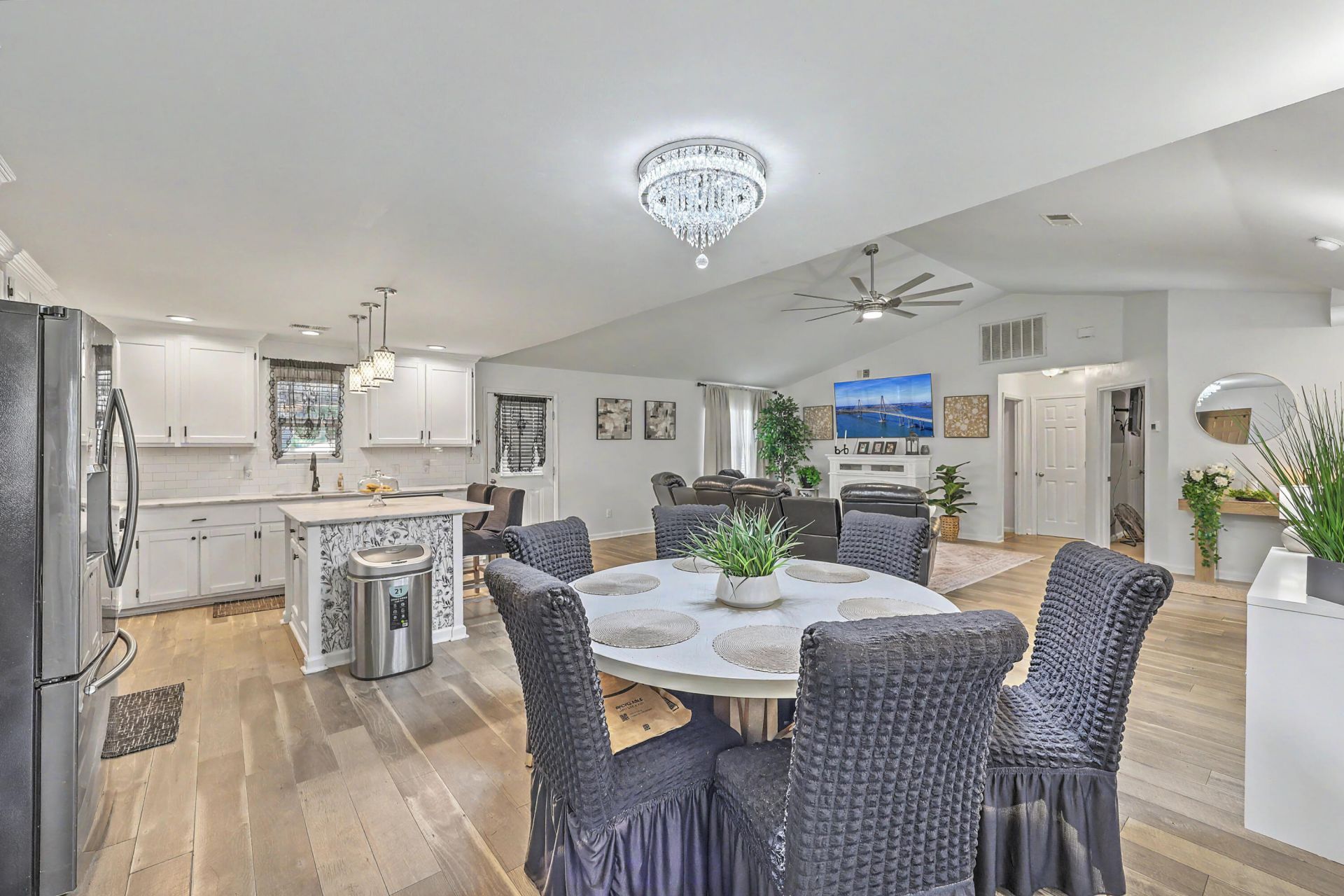 320 Harry Lane Photo 14