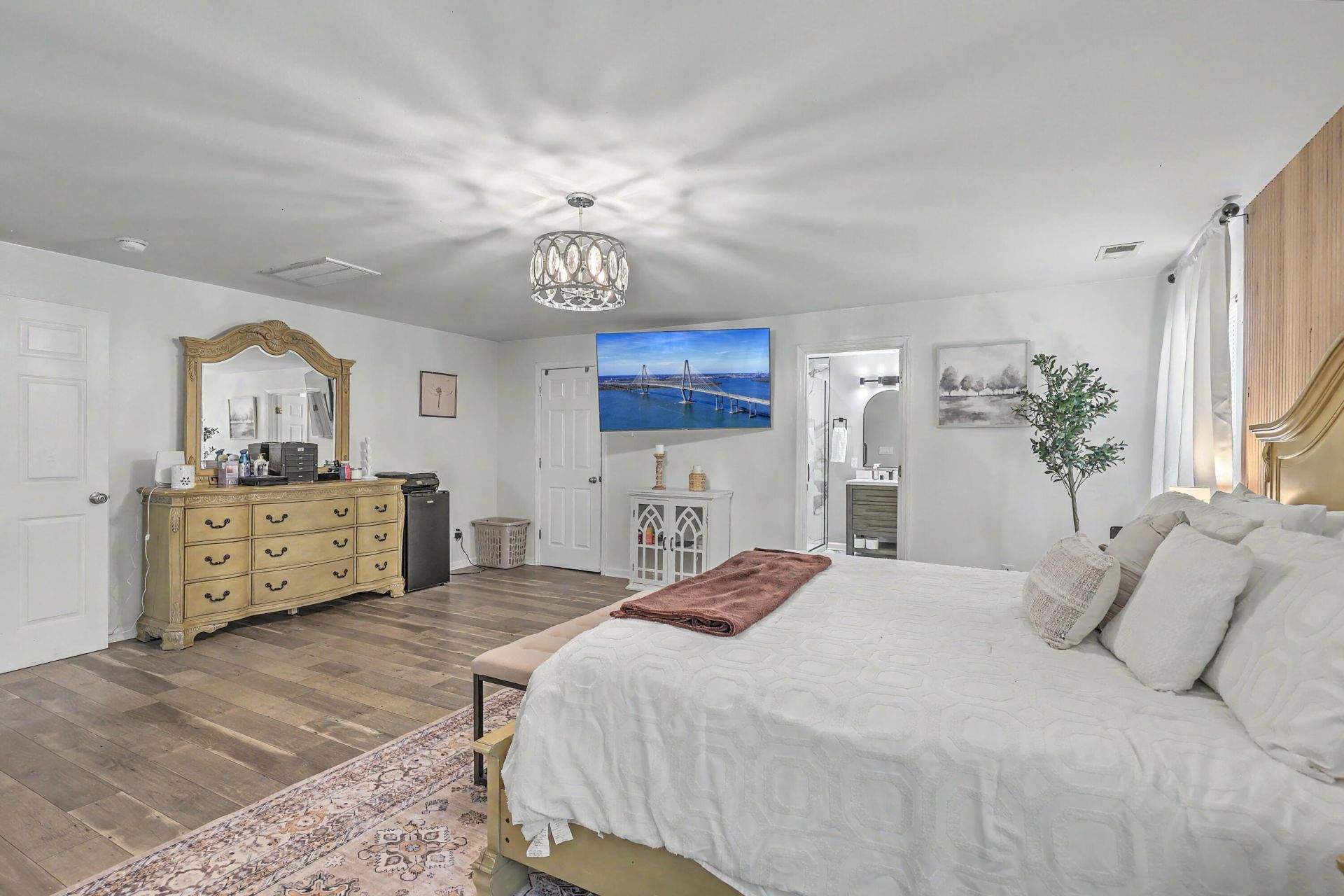 320 Harry Lane Photo 17