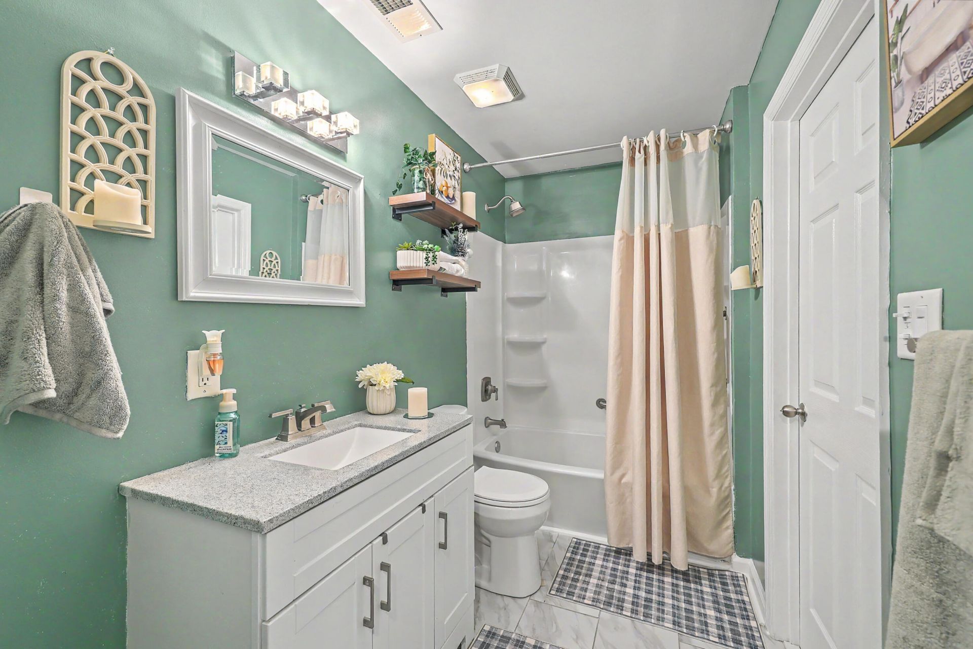 320 Harry Lane Photo 26