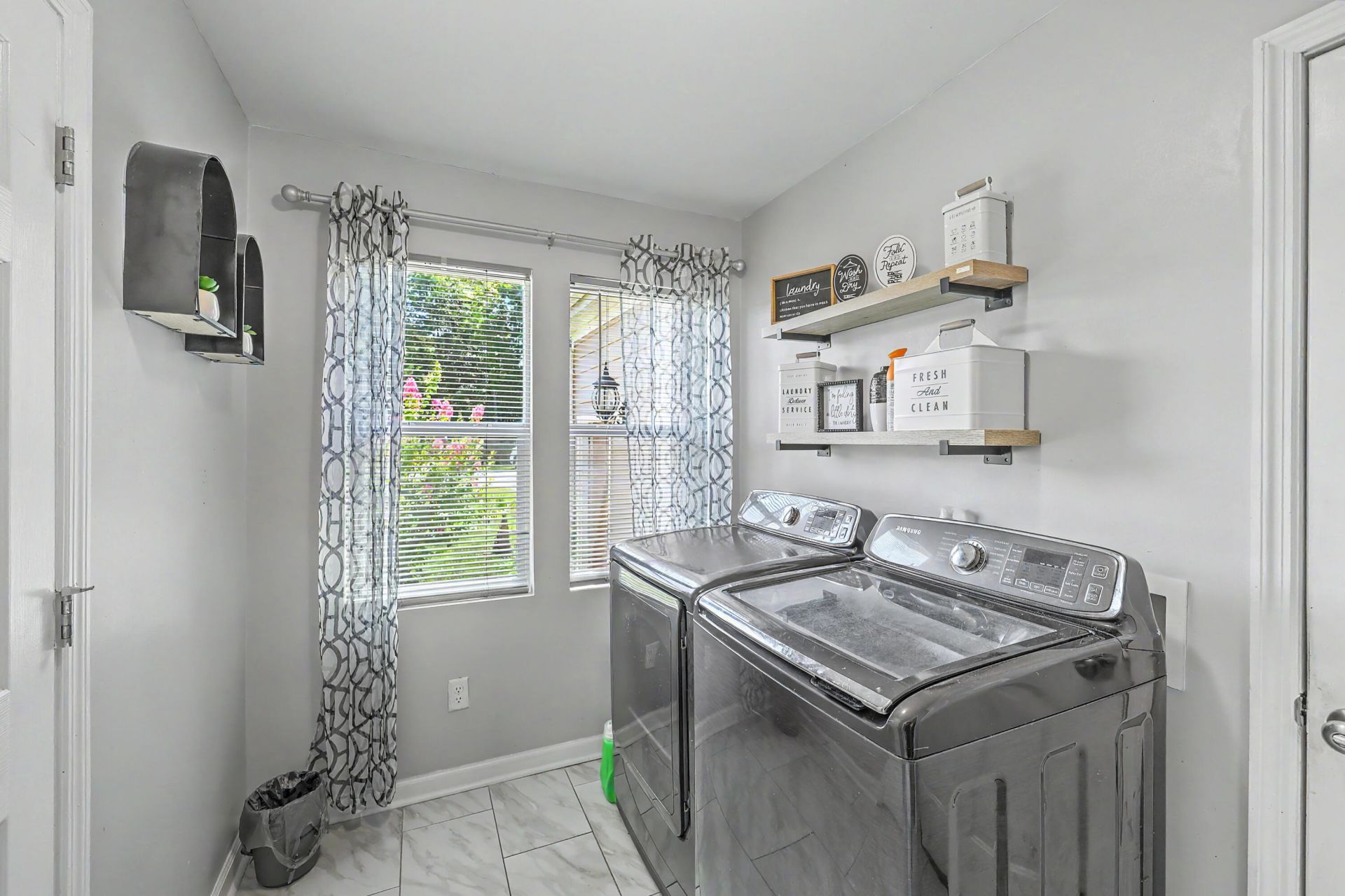 320 Harry Lane Photo 29