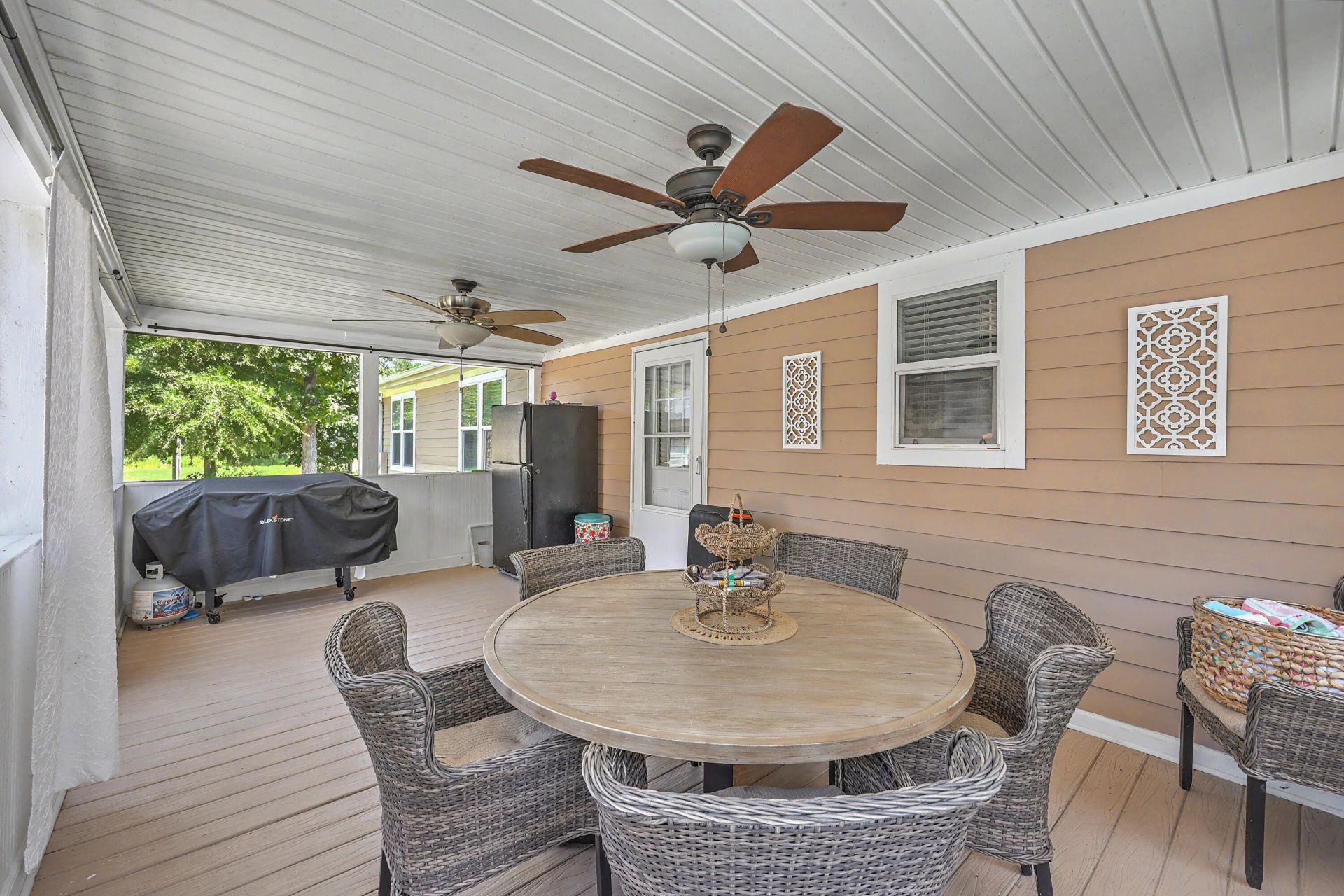 320 Harry Lane Photo 30