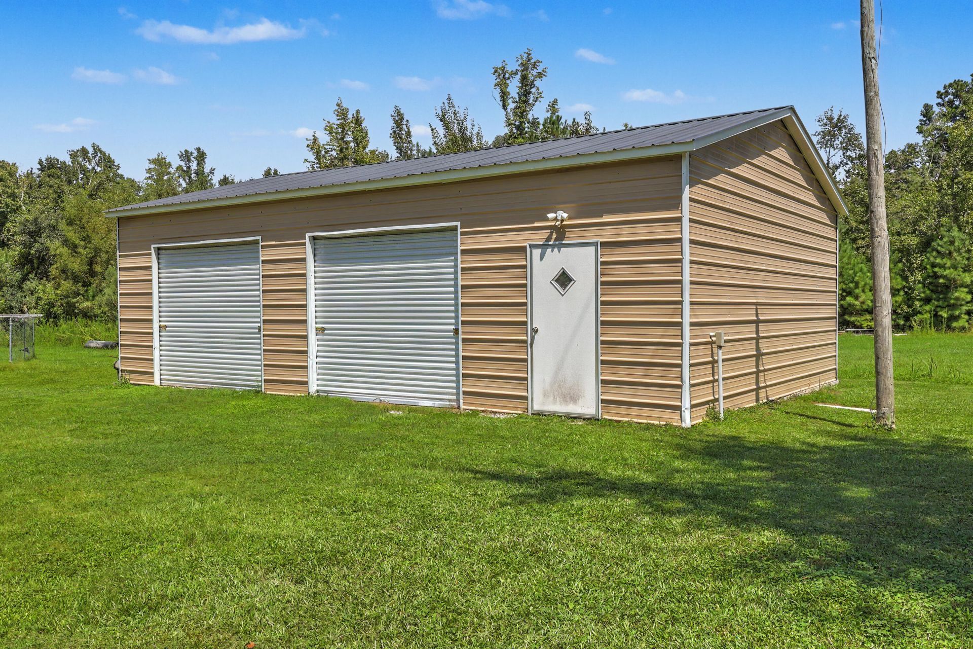320 Harry Lane Photo 33