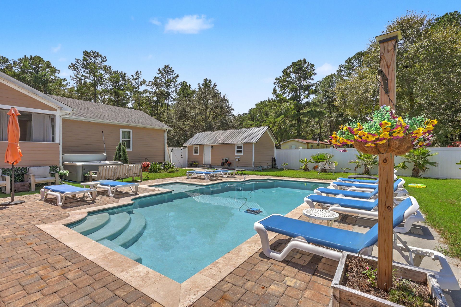 320 Harry Lane Photo 35
