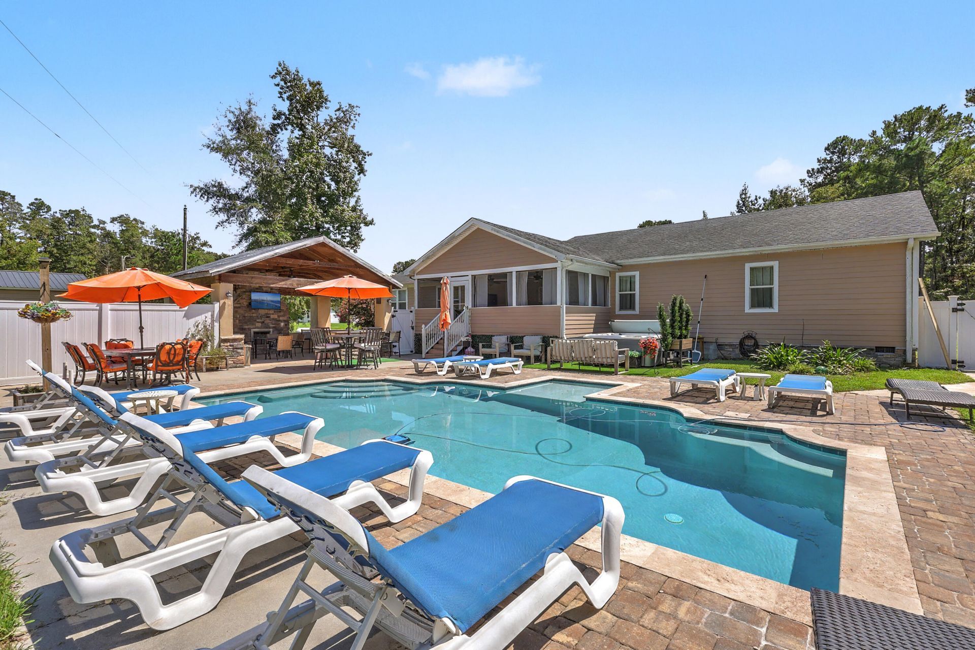 320 Harry Lane Photo 37