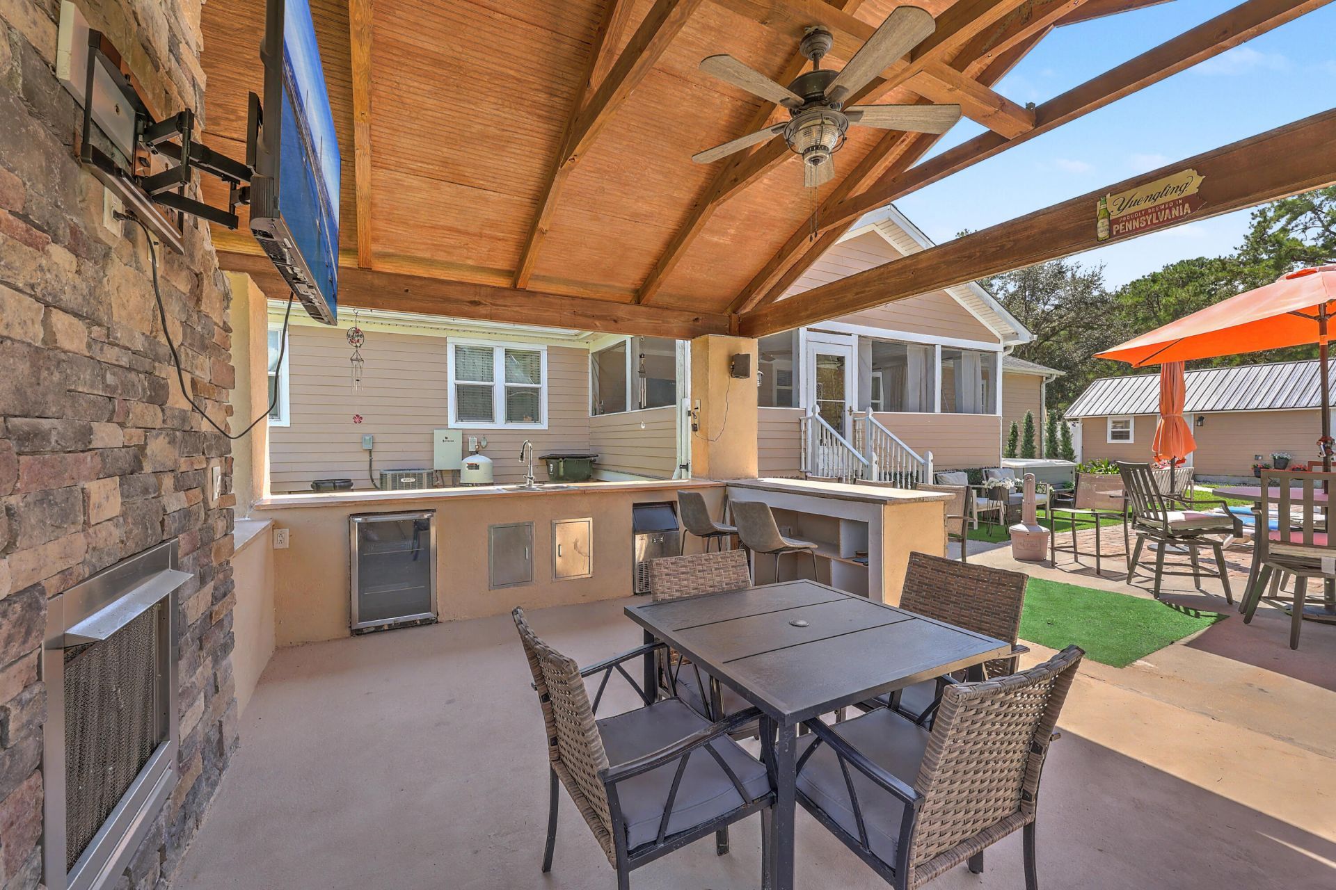 320 Harry Lane Photo 40