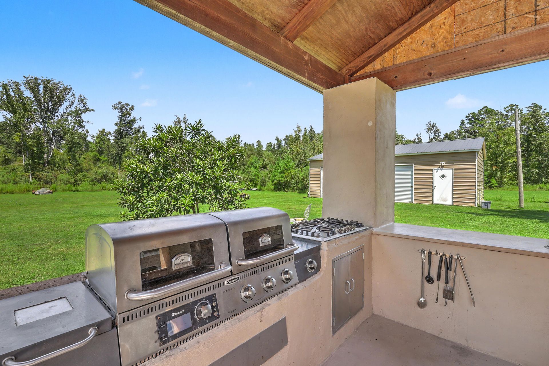 320 Harry Lane Photo 41