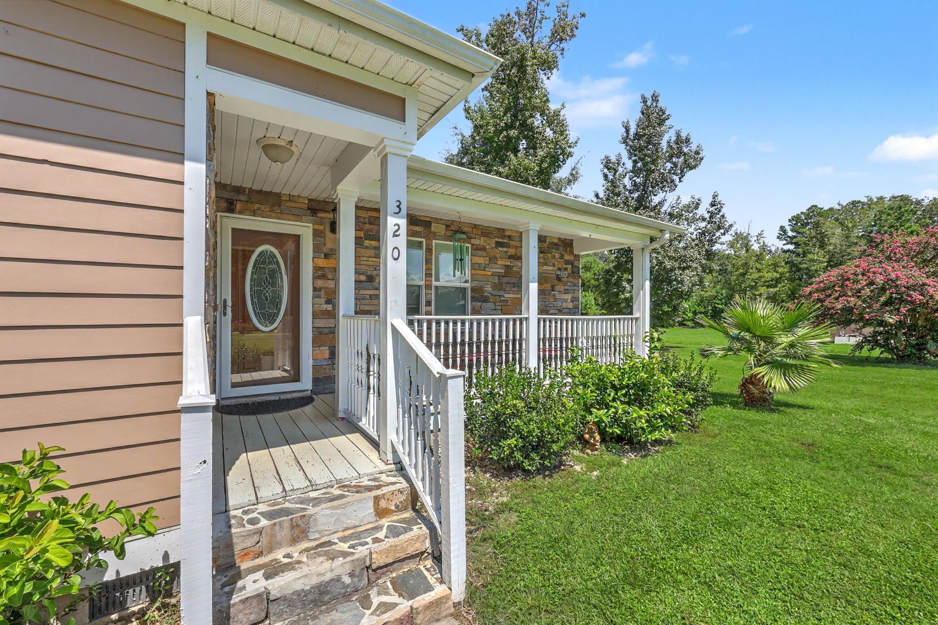 320 Harry Lane Photo 5