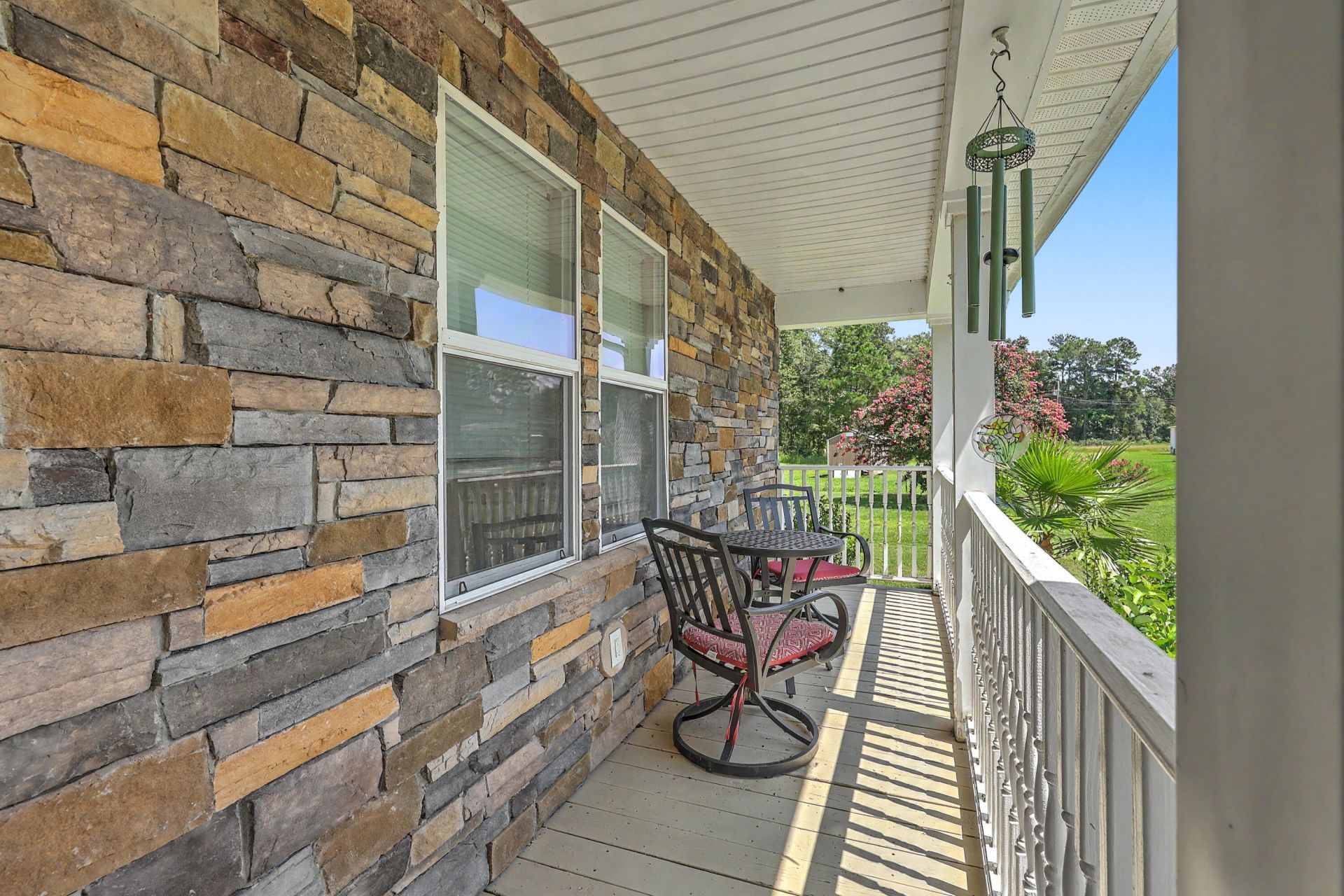 320 Harry Lane Photo 6