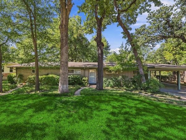 800 Briarwood Boulevard, Arlington, TX 76013