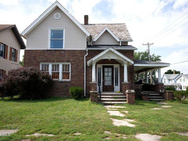 621 N Union Street , Fostoria, OH 44830