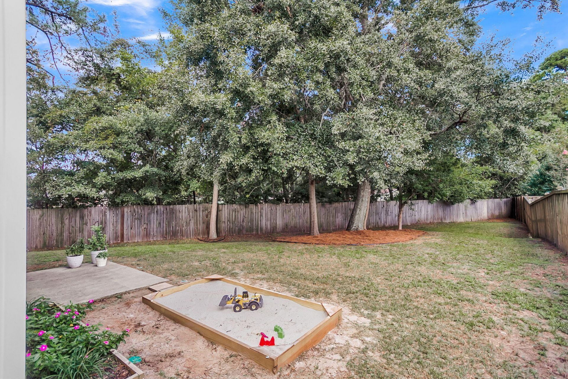 1560 Thoroughbred Boulevard Photo 22