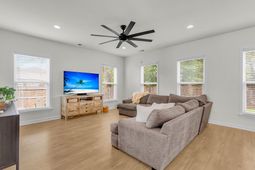1560 Thoroughbred Boulevard photo 4